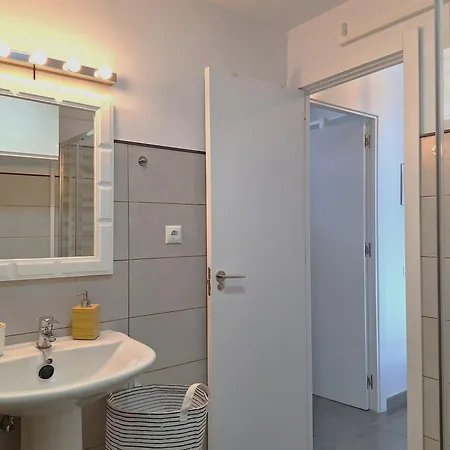 Stylish 2-bedroom Yumbo Сasa de vacaciones *